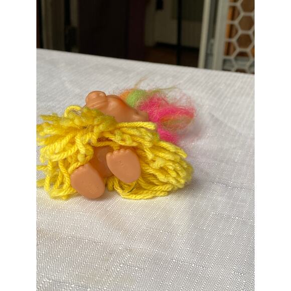 VTG Dam Troll Doll apx 3 in tall Neon rainbow hair red eyes, yarn Hula skirt EUC - Picture 8 of 13